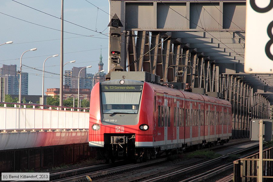 Deutsche Bahn - S-Bahn Rhein Neckar - 425205-2
/ Bild: db4252052_bk1306120138.jpg
