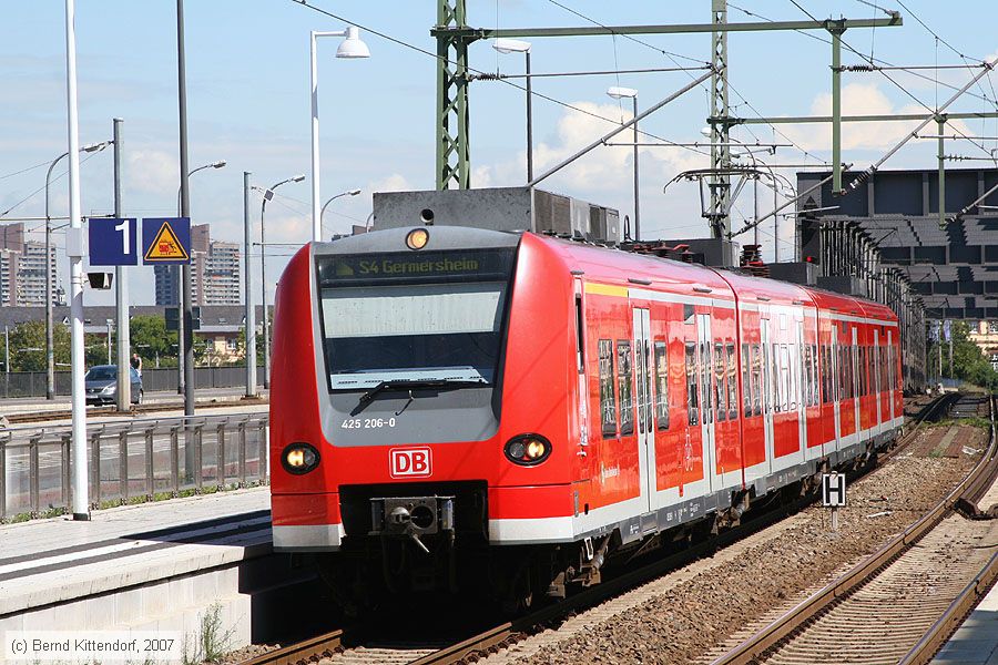 Deutsche Bahn - S-Bahn Rhein Neckar - 425206-0
/ Bild: db4252060_bk0708230015.jpg