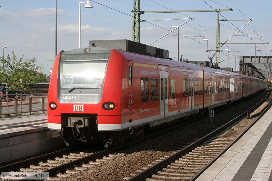 Deutsche Bahn - 425207-8
/ Bild: db4252078_bk0906030055.jpg