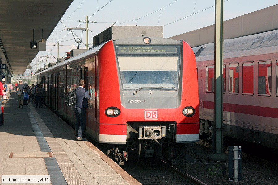 Deutsche Bahn - 425207-8
/ Bild: db4252078_bk1107110022.jpg