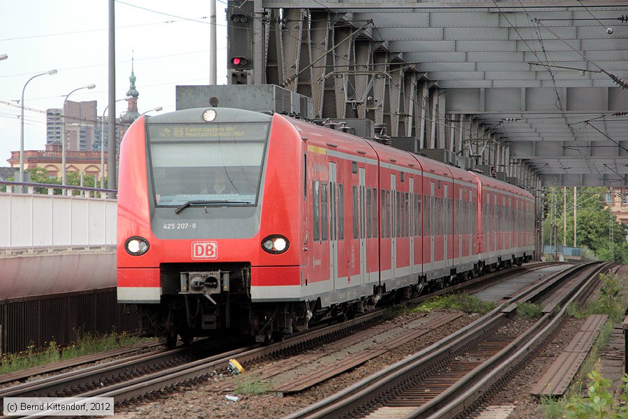 Deutsche Bahn - 425207-8
/ Bild: db4252078_bk1207190051.jpg