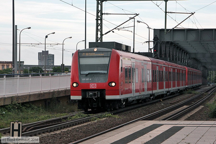 Deutsche Bahn - 425207-8
/ Bild: db4252078_bk1405300001.jpg