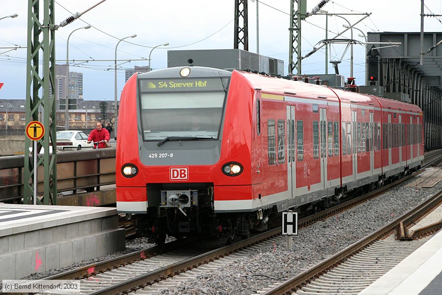 Deutsche Bahn - 425207-8
/ Bild: db4252078_e0001076.jpg Deutsche Bahn - 425207-8
/ Bild: db4252078_e0001076.jpg