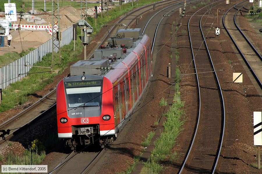 Deutsche Bahn - 425207-8
/ Bild: db4252078_e0018399.jpg