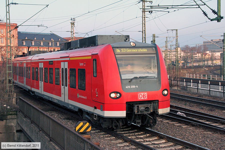 Deutsche Bahn - S-Bahn Rhein Neckar - 425209-4
/ Bild: db4252094_bk1102080102.jpg
