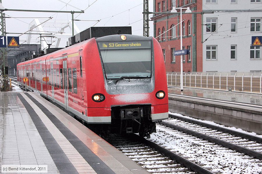 Deutsche Bahn - S-Bahn Rhein Neckar - 425210-2
/ Bild: db4252102_bk1112200023.jpg