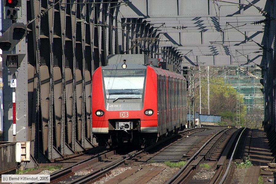 Deutsche Bahn - S-Bahn Rhein Neckar - 425210-2
/ Bild: db4252102_e0015865.jpg