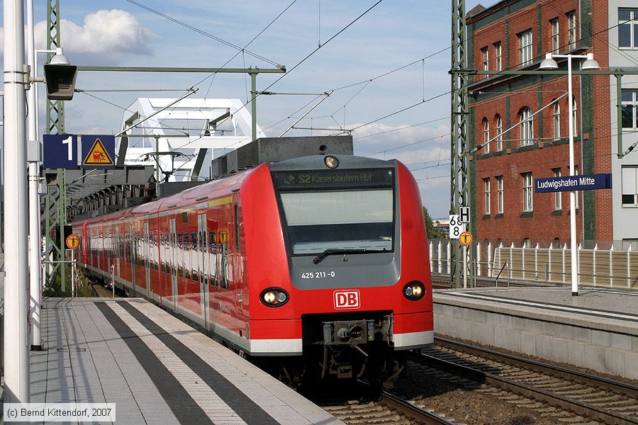 Deutsche Bahn - S-Bahn Rhein Neckar - 425211-0
/ Bild: db4252110_bk0707310013.jpg