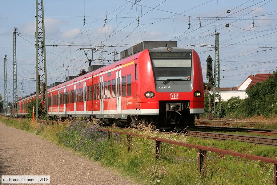 Deutsche Bahn - S-Bahn Rhein Neckar - 425211-0
/ Bild: db4252110_bk0906040089.jpg