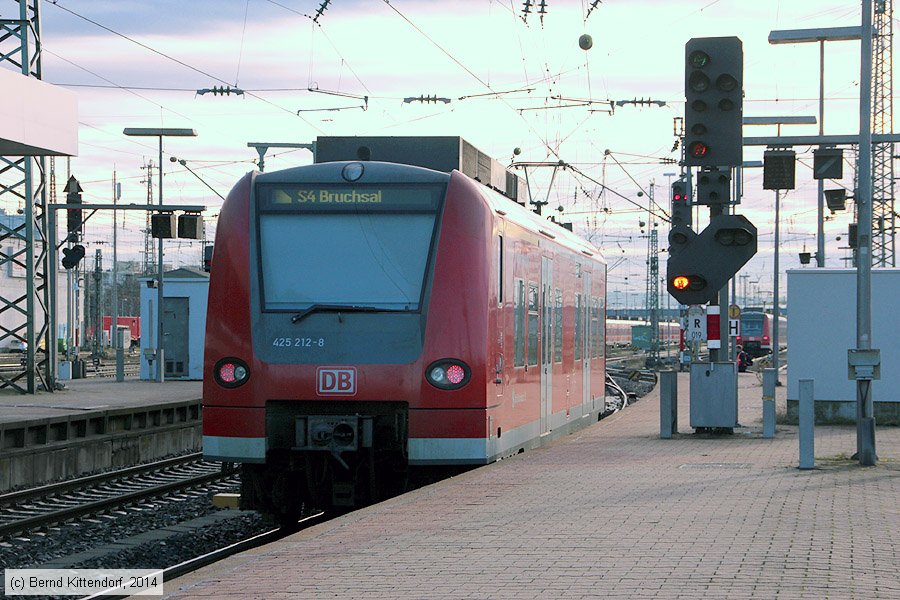 Deutsche Bahn - S-Bahn Rhein Neckar - 425212-8
/ Bild: db4252128_bk1401070006.jpg