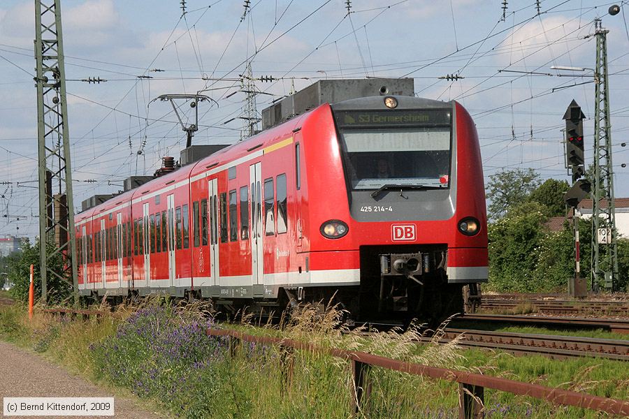 Deutsche Bahn - S-Bahn Rhein Neckar - 425214-4
/ Bild: db4252144_bk0906040080.jpg