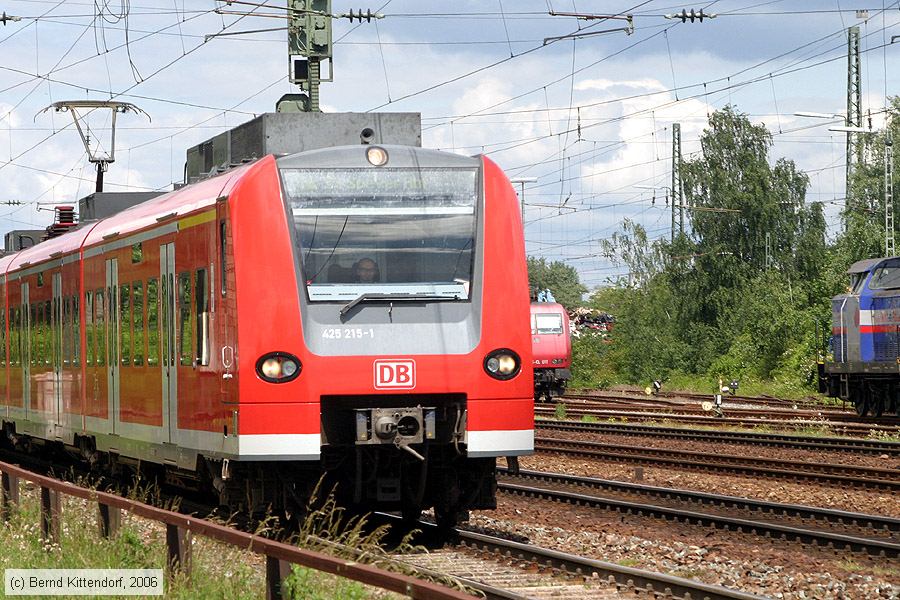 Deutsche Bahn - 425215-1
/ Bild: db4252151_bk0606020069.jpg Deutsche Bahn - 425215-1
/ Bild: db4252151_bk0606020069.jpg