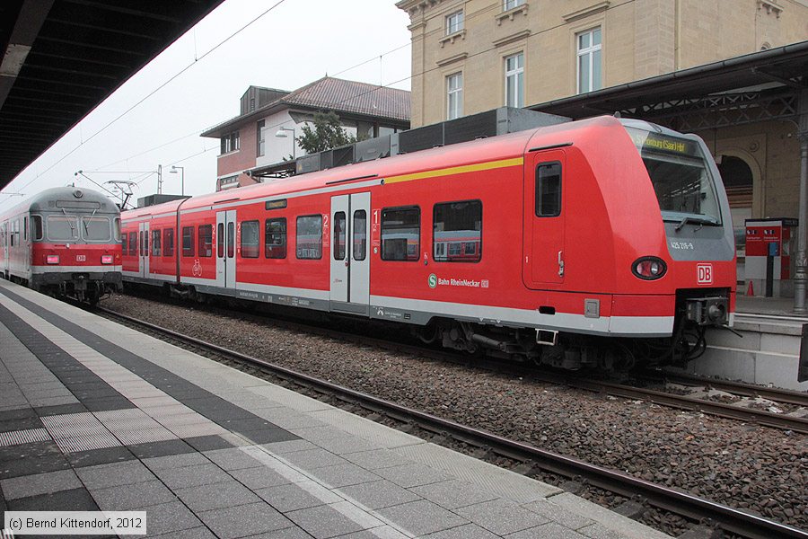 Deutsche Bahn - S-Bahn Rhein Neckar - 425216-9
/ Bild: db4252169_bk1211140031.jpg