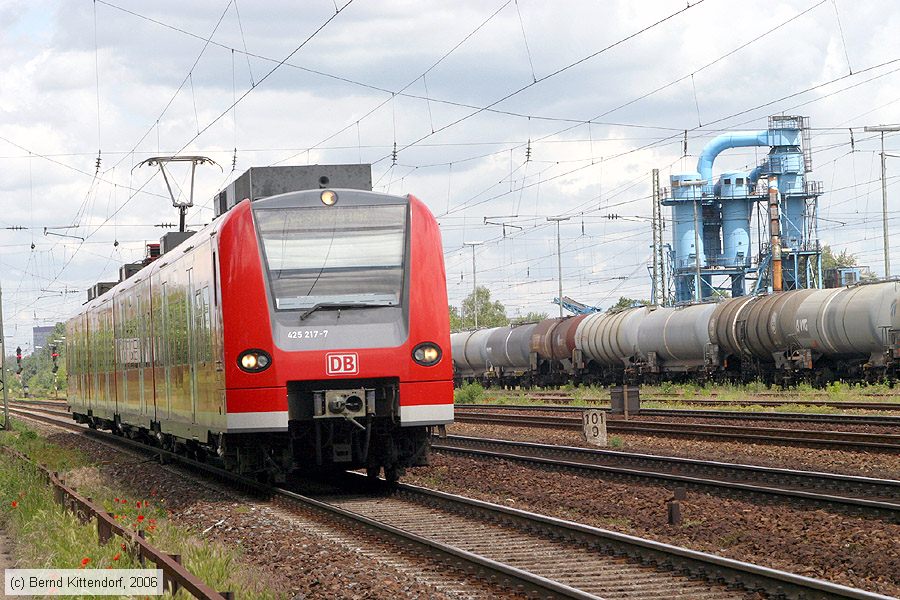 Deutsche Bahn - S-Bahn Rhein Neckar - 425217-7
/ Bild: db4252177_bk0606020031.jpg