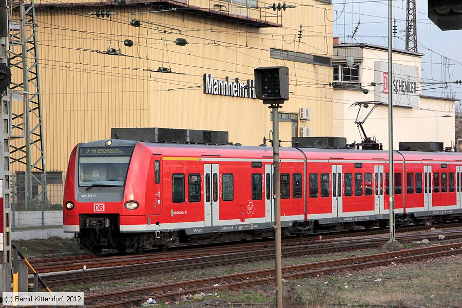 Deutsche Bahn - S-Bahn Rhein Neckar - 425217-7
/ Bild: db4252177_bk1204020018.jpg