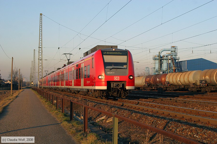 Deutsche Bahn - S-Bahn Rhein Neckar - 425217-7
/ Bild: db4252177_cw0802190051.jpg