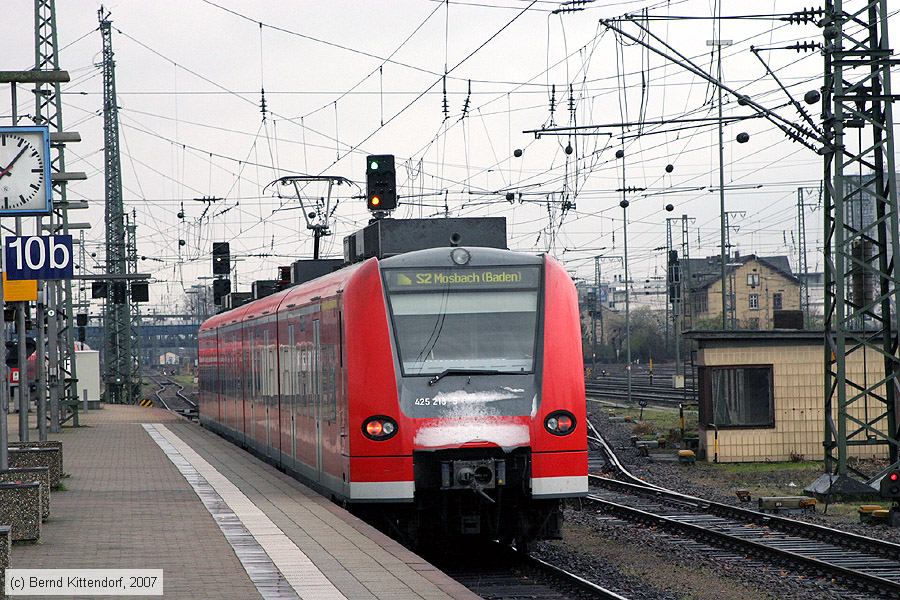 Deutsche Bahn - S-Bahn Rhein Neckar - 425218-5
/ Bild: db4252185_bk0703220033.jpg