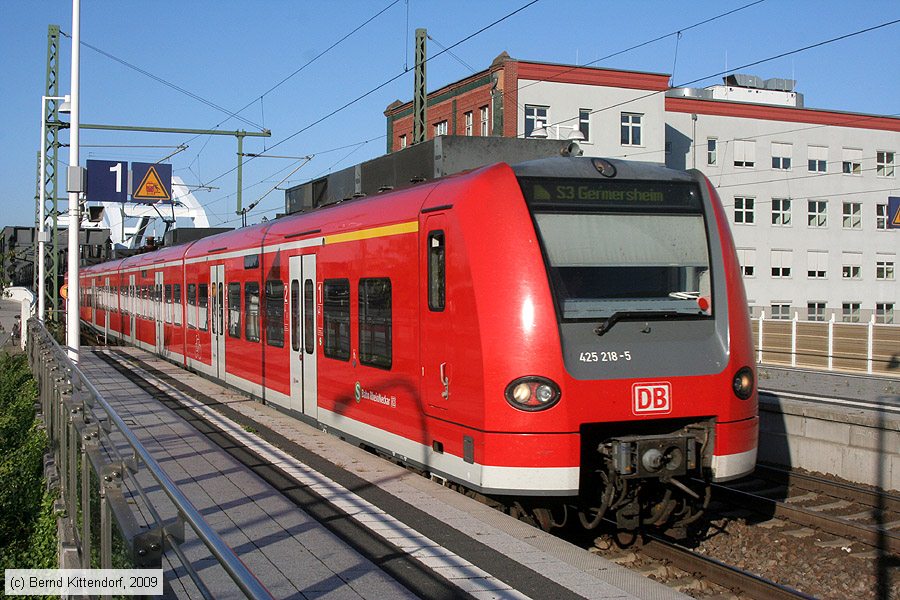 Deutsche Bahn - S-Bahn Rhein Neckar - 425218-5
/ Bild: db4252185_bk0908010023.jpg