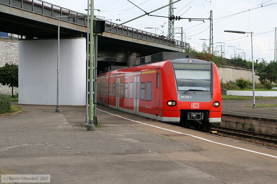 Deutsche Bahn - 425219-3
/ Bild: db4252193_bk0710130001.jpg Deutsche Bahn - 425219-3
/ Bild: db4252193_bk0710130001.jpg