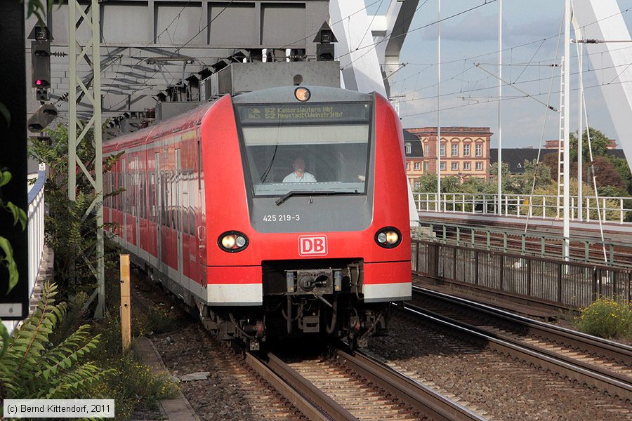 Deutsche Bahn - 425219-3
/ Bild: db4252193_bk1109060073.jpg