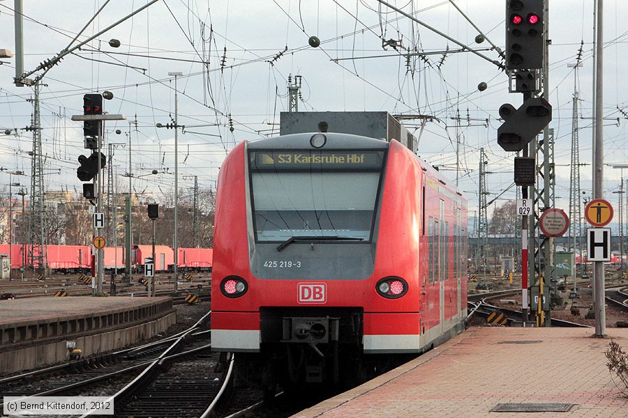 Deutsche Bahn - 425219-3
/ Bild: db4252193_bk1212280029.jpg