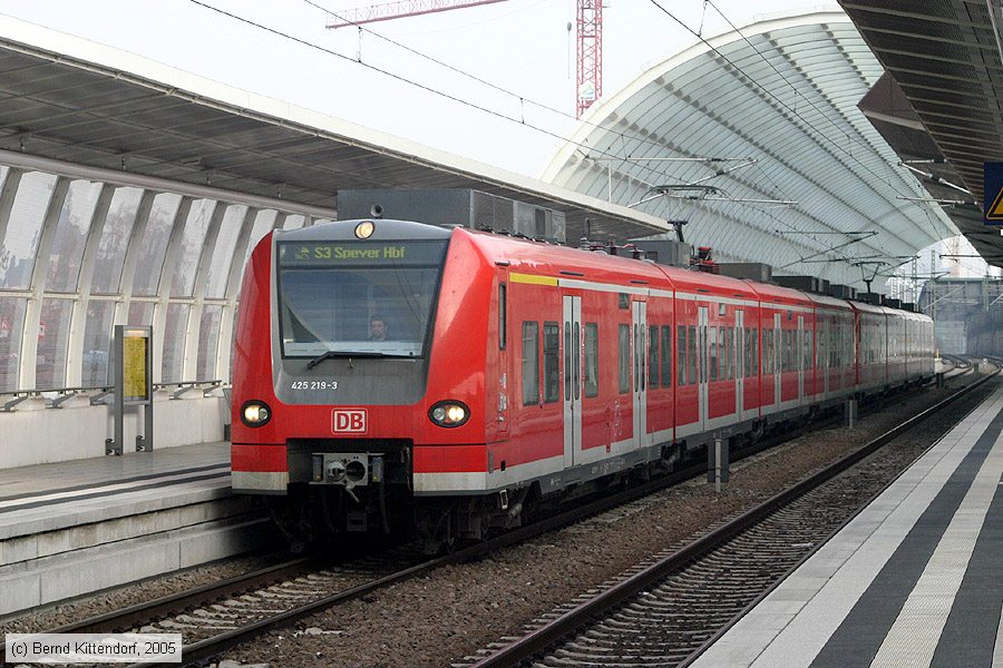 Deutsche Bahn - 425219-3
/ Bild: db4252193_e0013269.jpg Deutsche Bahn - 425219-3
/ Bild: db4252193_e0013269.jpg