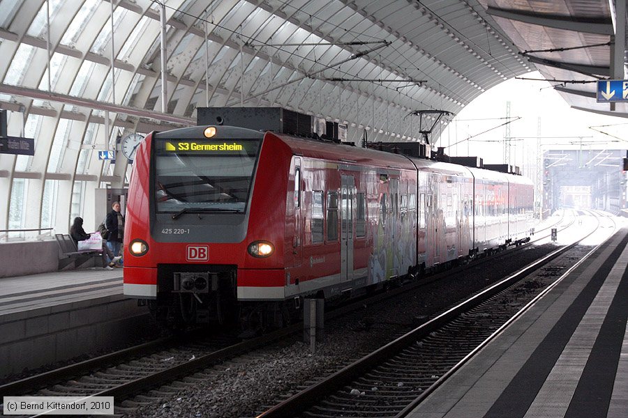 Deutsche Bahn - 425220-1
/ Bild: db4252201_bk1001260019.jpg
