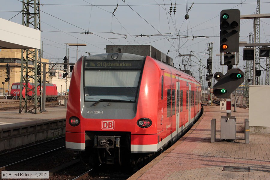 Deutsche Bahn - 425220-1
/ Bild: db4252201_bk1203270029.jpg