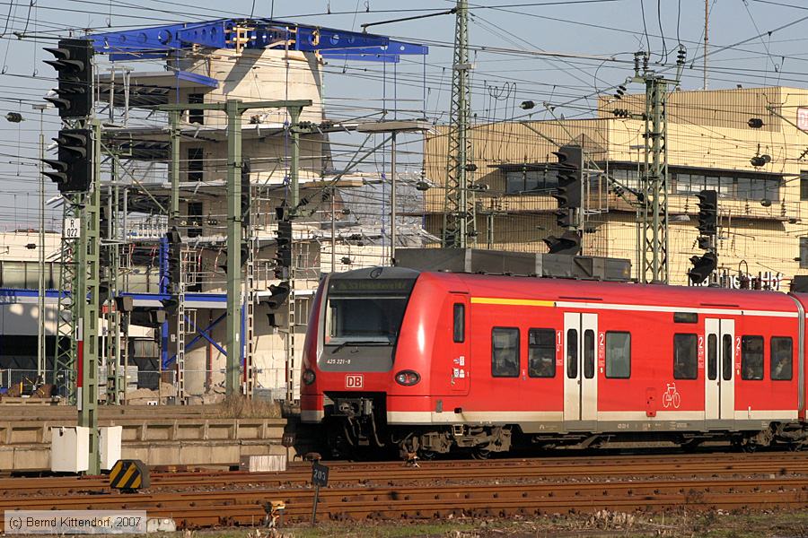 Deutsche Bahn - 425221-9
/ Bild: db4252219_bk0703110166.jpg