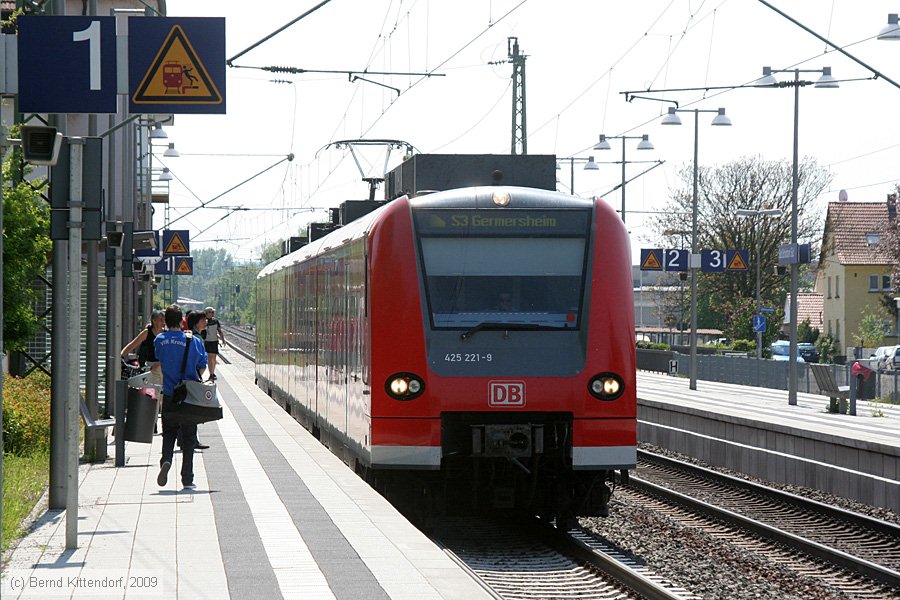 Deutsche Bahn - 425221-9
/ Bild: db4252219_bk0904250093.jpg