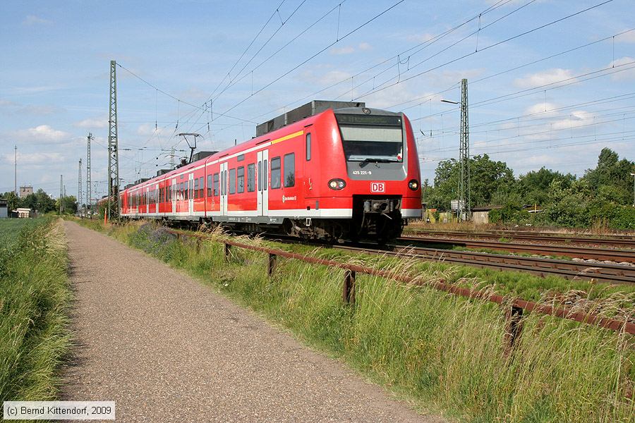 Deutsche Bahn - 425221-9
/ Bild: db4252219_bk0906040075.jpg