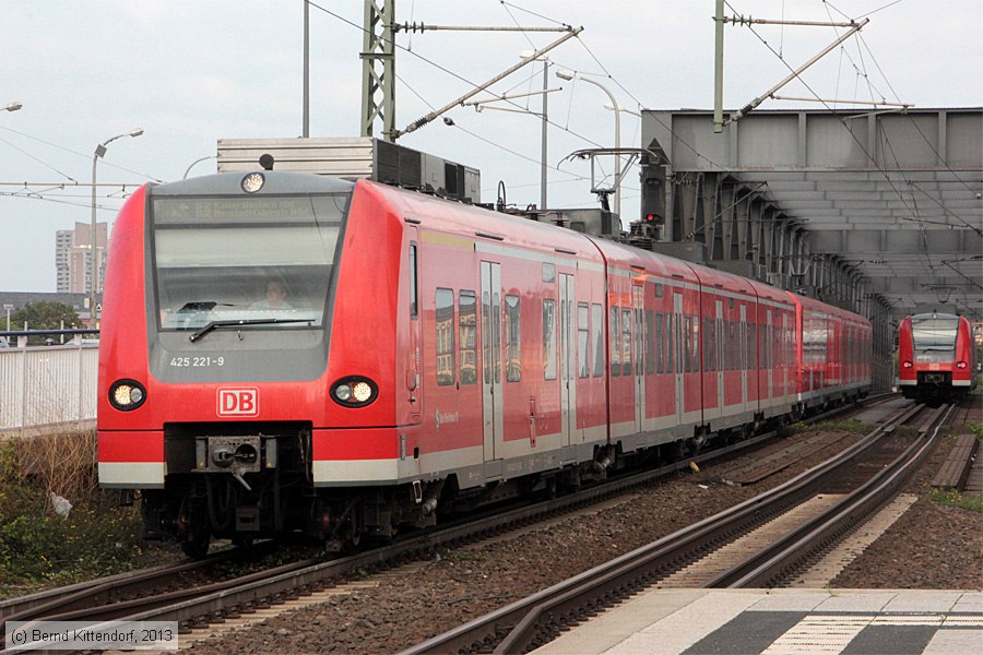 Deutsche Bahn - 425221-9
/ Bild: db4252219_bk1309230015.jpg