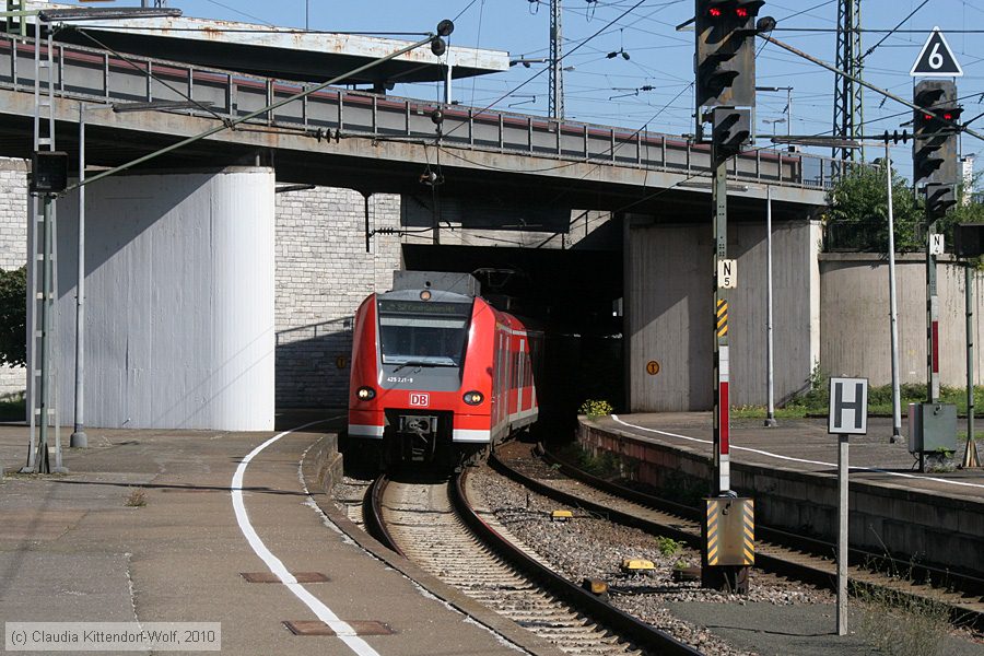 Deutsche Bahn - 425221-9
/ Bild: db4252219_cw1010100003.jpg