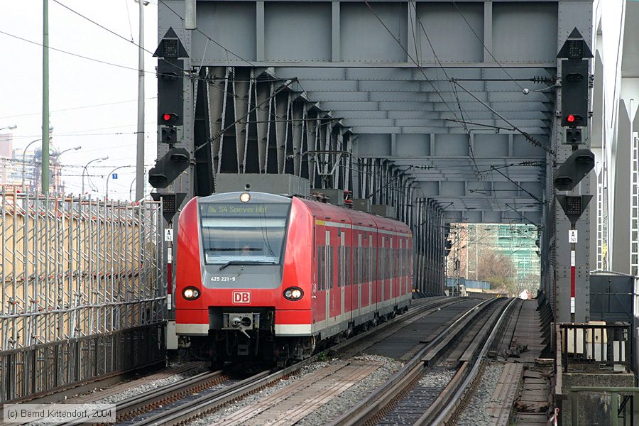 Deutsche Bahn - 425221-9
/ Bild: db4252219_e0002841.jpg
