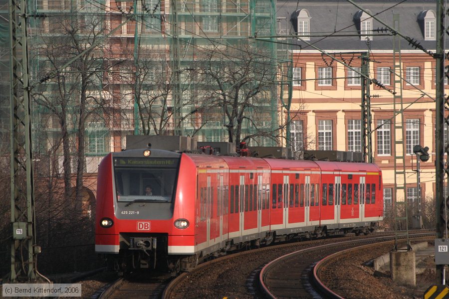 Deutsche Bahn - 425221-9
/ Bild: db4252219_e0025841.jpg