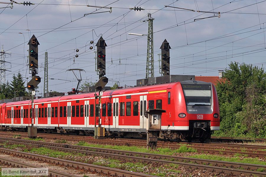 Deutsche Bahn - 425223-5
/ Bild: db4252235_bk0705180106.jpg
