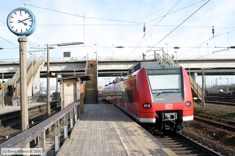 Deutsche Bahn - S-Bahn Rhein Neckar - 425224-3
/ Bild: db4252243_e0015339.jpg