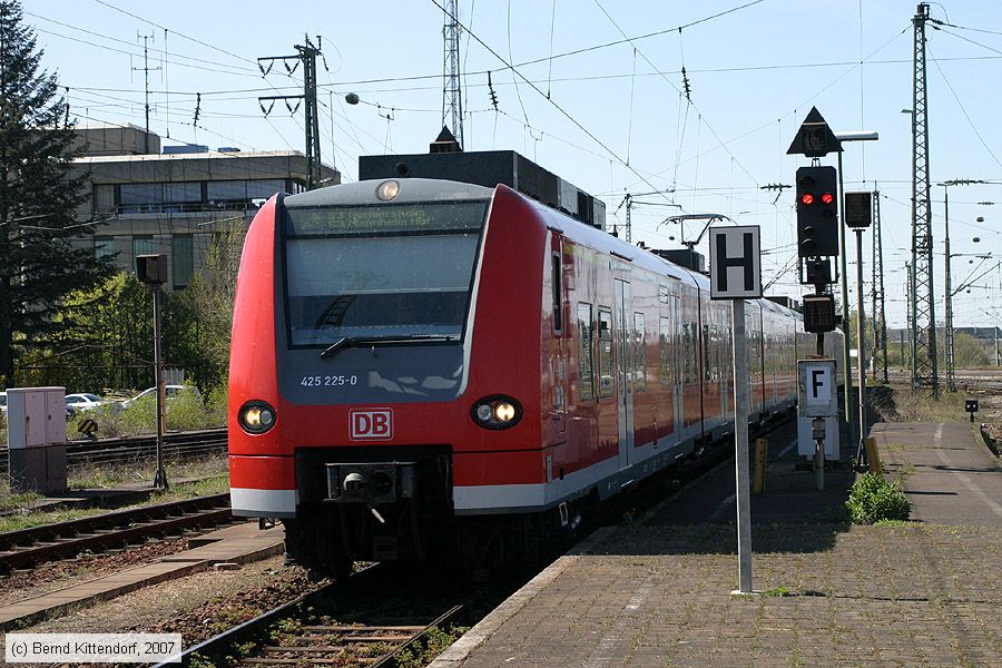 Deutsche Bahn - S-Bahn Rhein Neckar - 425225-0
/ Bild: db4252250_bk0704090203.jpg Deutsche Bahn - S-Bahn Rhein Neckar - 425225-0
/ Bild: db4252250_bk0704090203.jpg