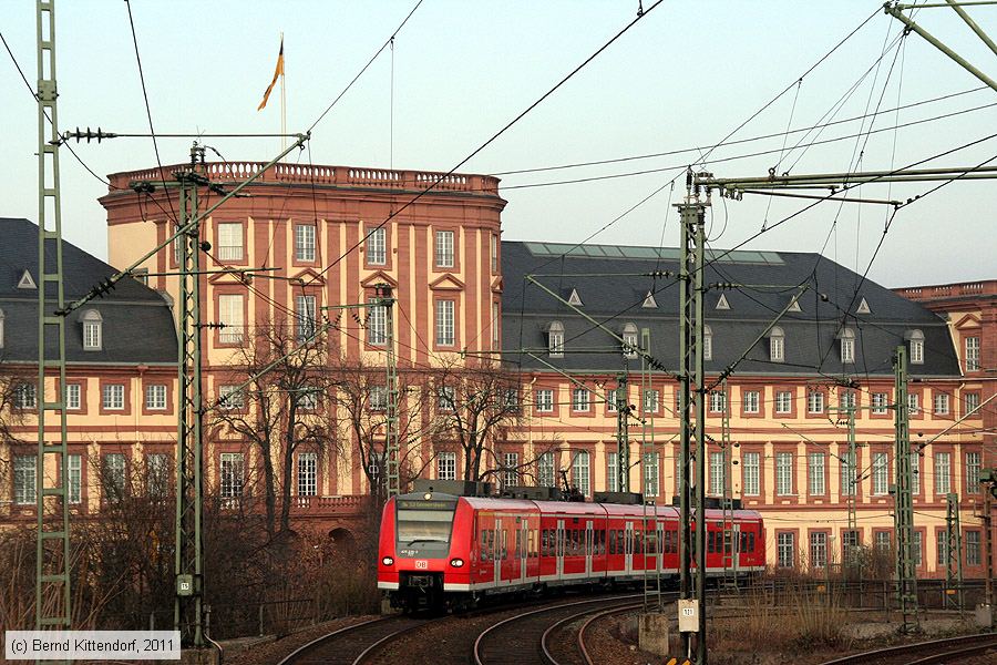 Deutsche Bahn - S-Bahn Rhein Neckar - 425225-0
/ Bild: db4252250_bk1102080049.jpg