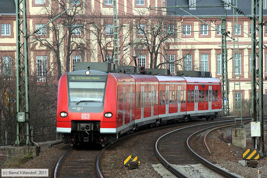 Deutsche Bahn - S-Bahn Rhein Neckar - 425225-0
/ Bild: db4252250_bk1102080050.jpg