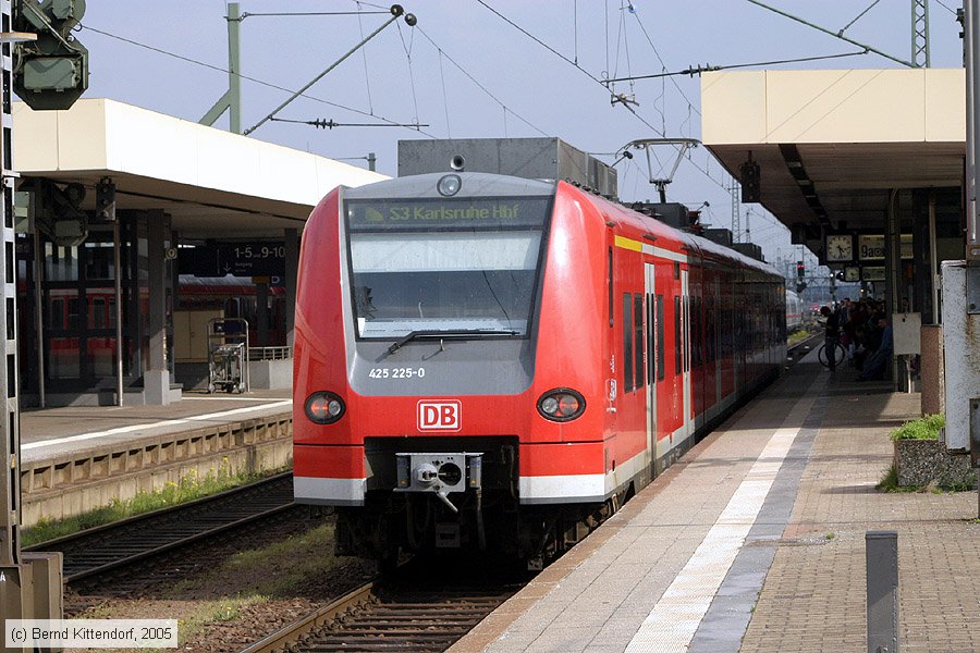 Deutsche Bahn - S-Bahn Rhein Neckar - 425225-0
/ Bild: db4252250_e0016355.jpg