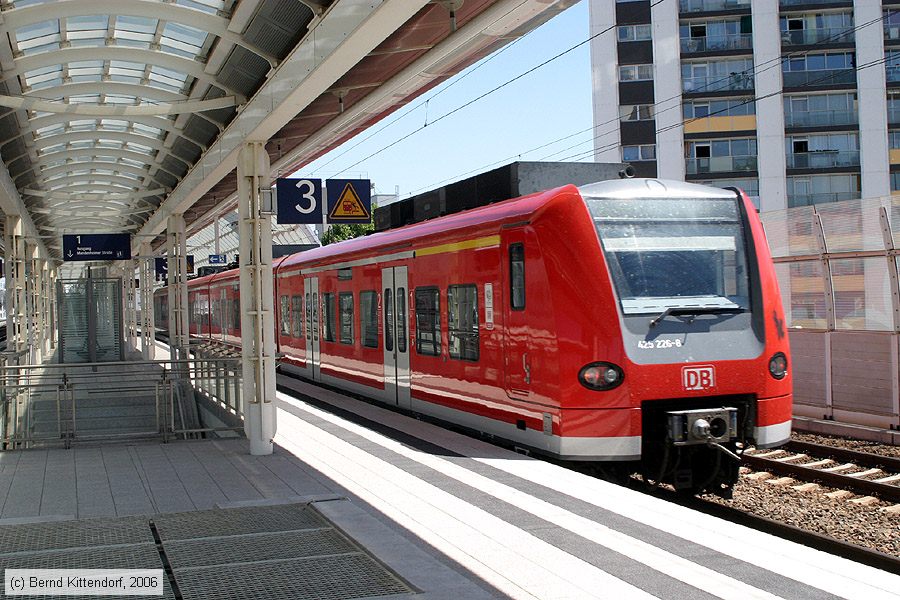 Deutsche Bahn - S-Bahn Rhein Neckar - 425226-8
/ Bild: db4252268_bk0606120013.jpg