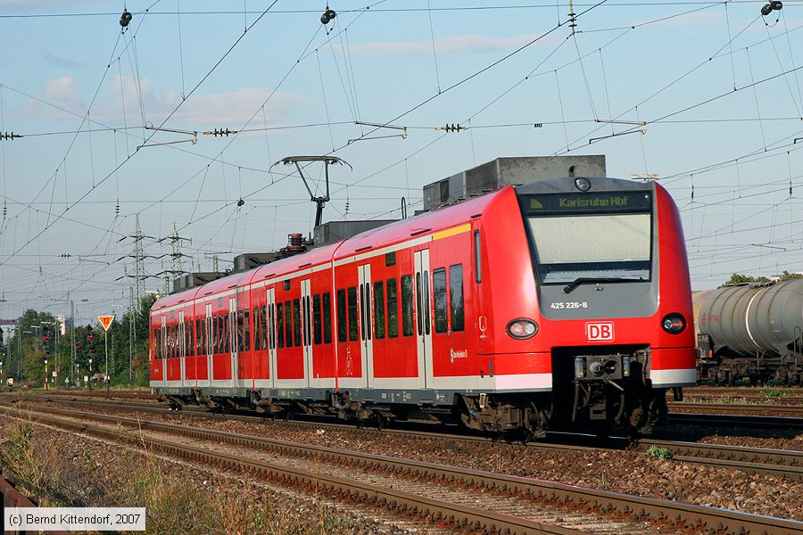Deutsche Bahn - S-Bahn Rhein Neckar - 425226-8
/ Bild: db4252268_bk0709200013.jpg