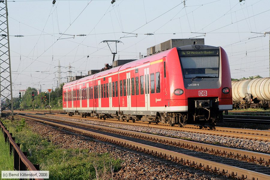 Deutsche Bahn - S-Bahn Rhein Neckar - 425226-8
/ Bild: db4252268_bk0805080055.jpg