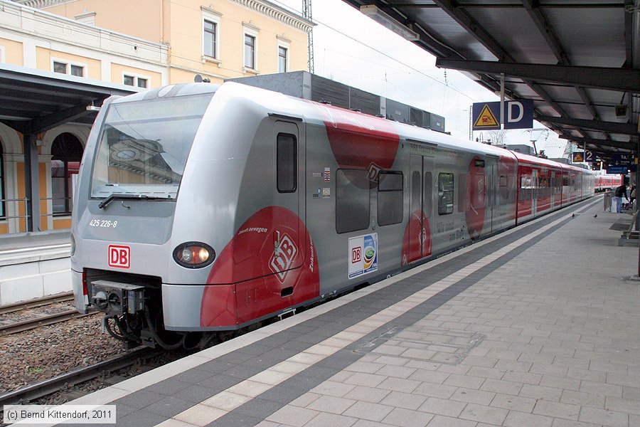 Deutsche Bahn - S-Bahn Rhein Neckar - 425226-8
/ Bild: db4252268_bk1104040003.jpg