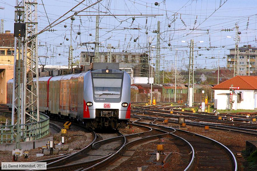 Deutsche Bahn - S-Bahn Rhein Neckar - 425226-8
/ Bild: db4252268_bk1104040068.jpg