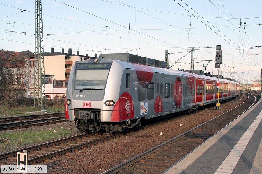 Deutsche Bahn - S-Bahn Rhein Neckar - 425226-8
/ Bild: db4252268_bk1104040070.jpg