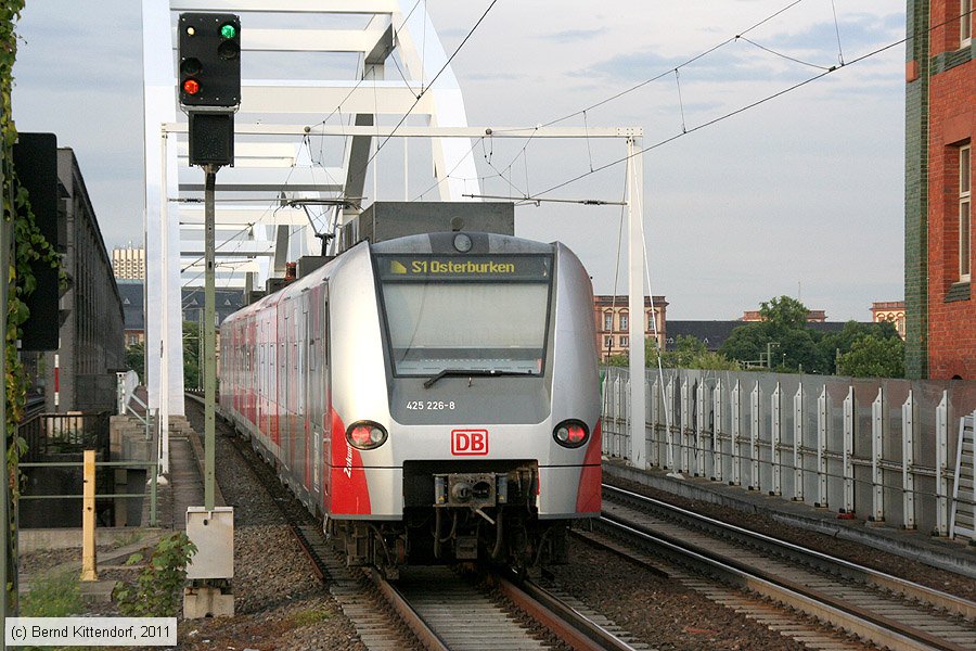 Deutsche Bahn - S-Bahn Rhein Neckar - 425226-8
/ Bild: db4252268_bk1106210117.jpg
