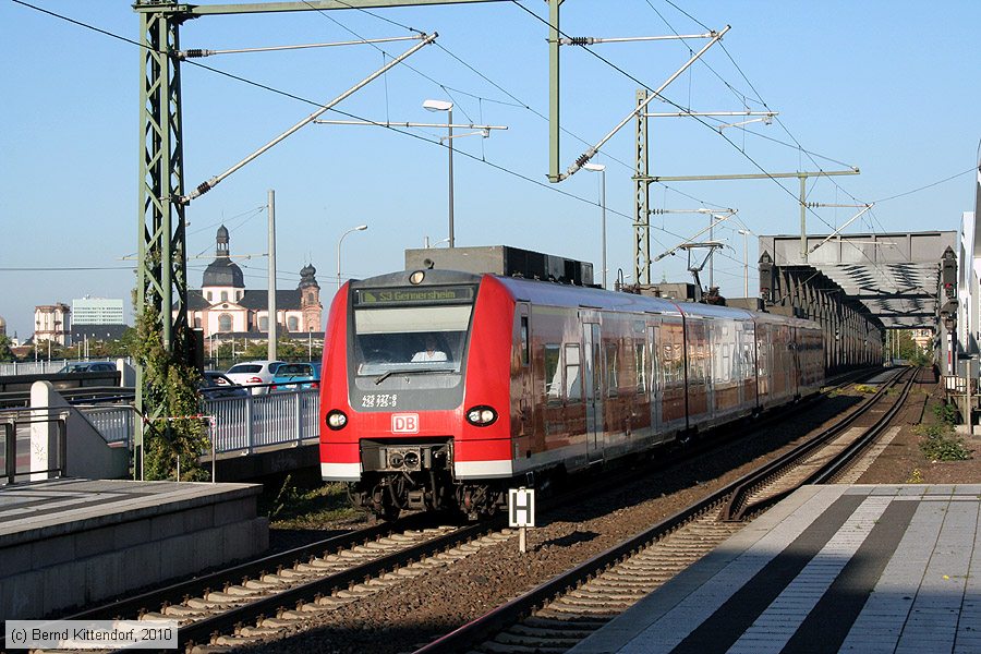 Deutsche Bahn - S-Bahn Rhein Neckar - 425227-6
/ Bild: db4252276_bk1010100100.jpg