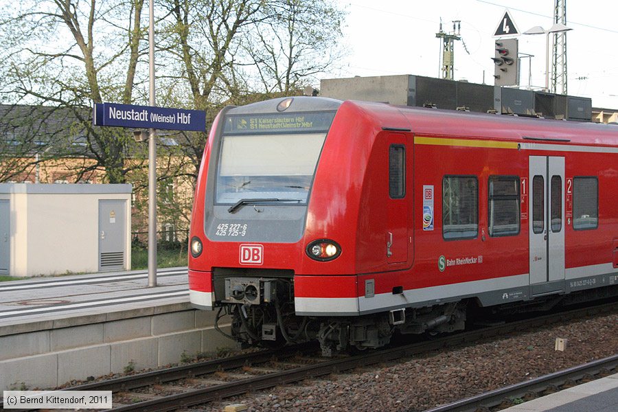 Deutsche Bahn - S-Bahn Rhein Neckar - 425227-6
/ Bild: db4252276_bk1104040093.jpg
